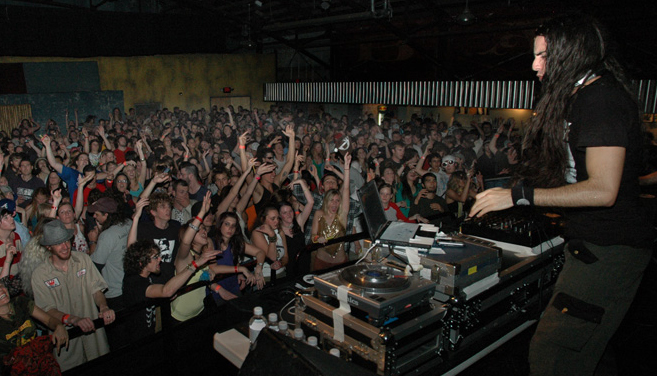 http://legacy.thissongissick.com/blog/wp-content/uploads/2010/06/Bassnectar.jpg