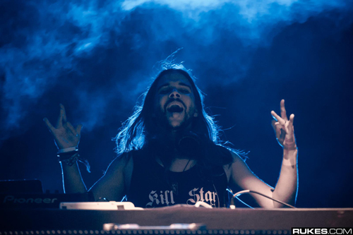 http://legacy.thissongissick.com/blog/wp-content/uploads/2013/11/Seven-Lions-Live1.jpg