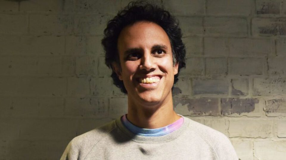four tet looking at your pager